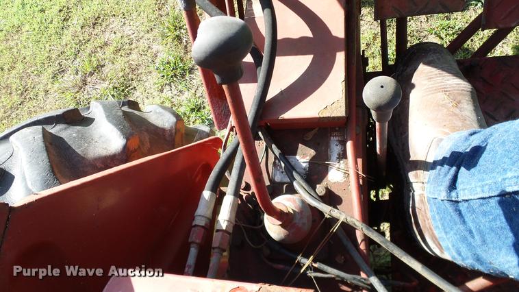 image for item DA6808 1981 International Harvester 274 Offset tractor