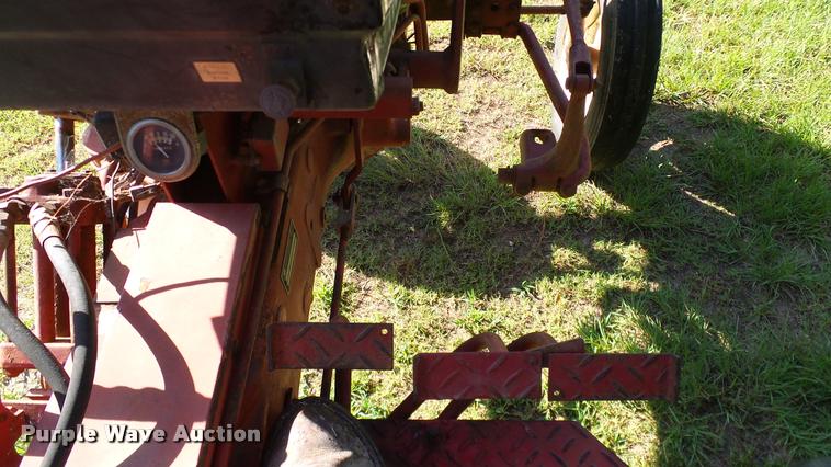 image for item DA6808 1981 International Harvester 274 Offset tractor