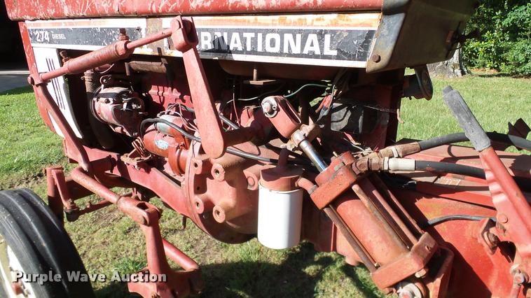 image for item DA6808 1981 International Harvester 274 Offset tractor