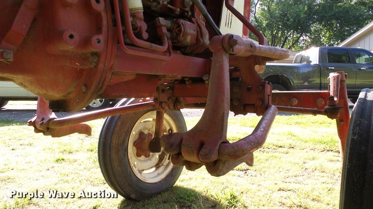 image for item DA6808 1981 International Harvester 274 Offset tractor