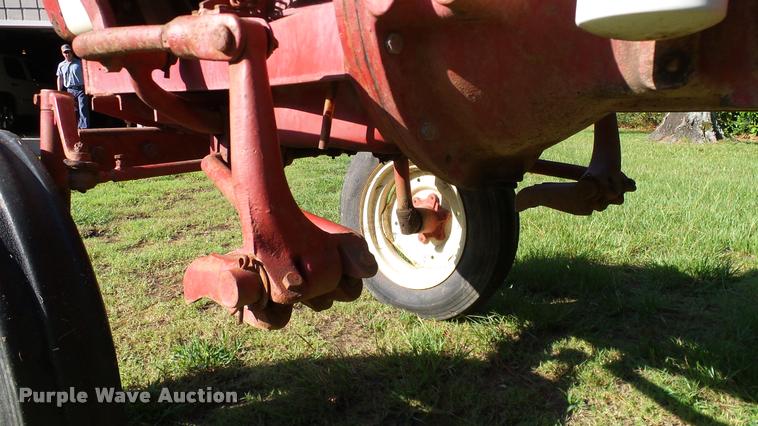 image for item DA6808 1981 International Harvester 274 Offset tractor
