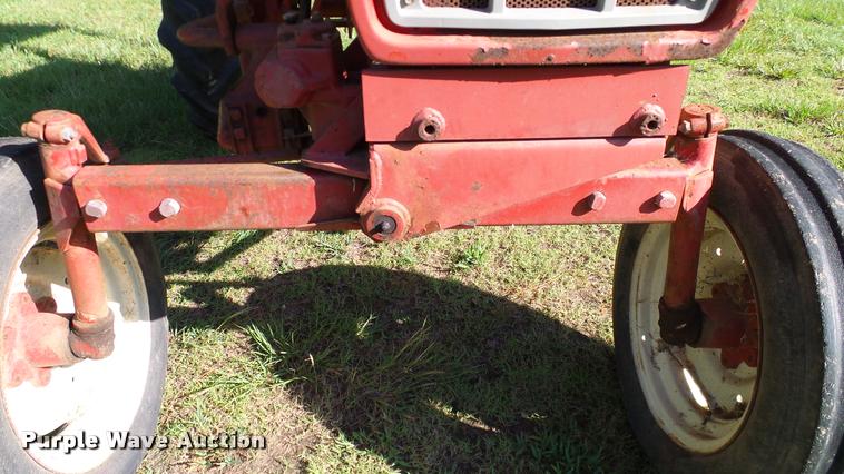 image for item DA6808 1981 International Harvester 274 Offset tractor