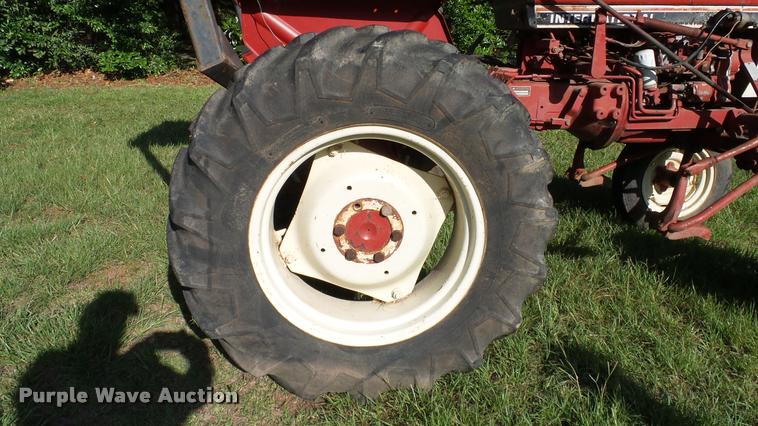 image for item DA6808 1981 International Harvester 274 Offset tractor