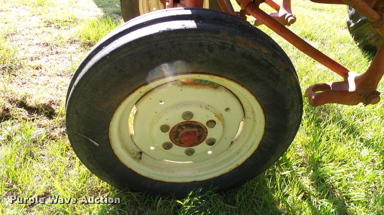 image for item DA6808 1981 International Harvester 274 Offset tractor