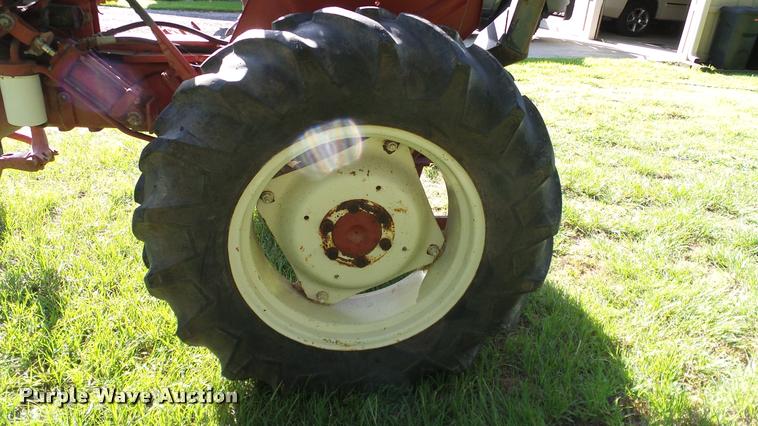 image for item DA6808 1981 International Harvester 274 Offset tractor