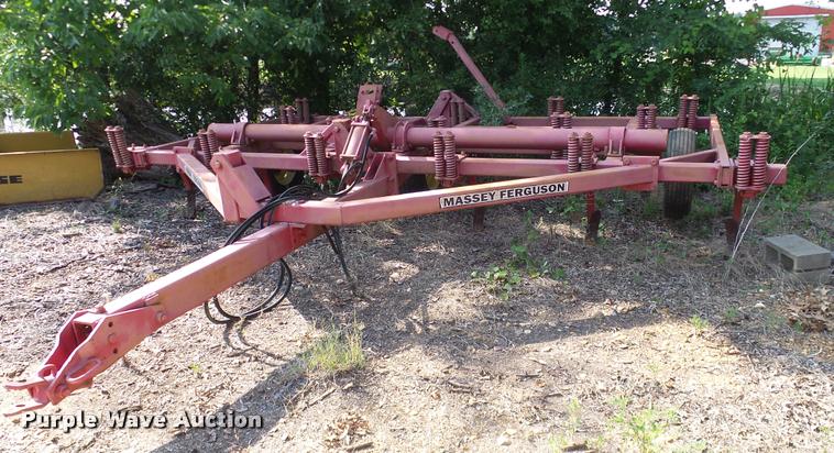 image for item DA6822 Massey Ferguson chisel