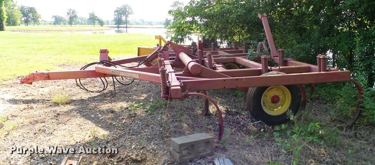 image for item DA6822 Massey Ferguson chisel