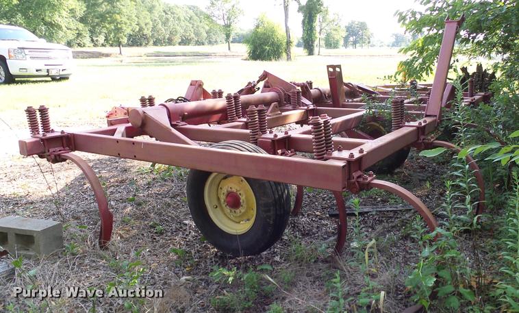 image for item DA6822 Massey Ferguson chisel