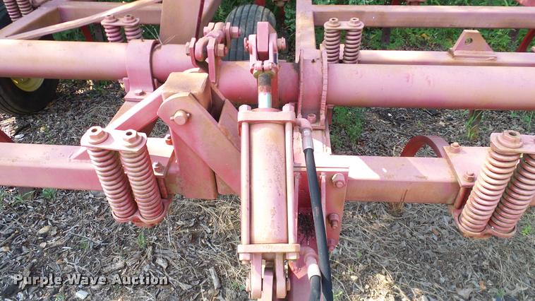 image for item DA6822 Massey Ferguson chisel