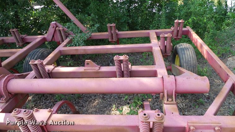 image for item DA6822 Massey Ferguson chisel