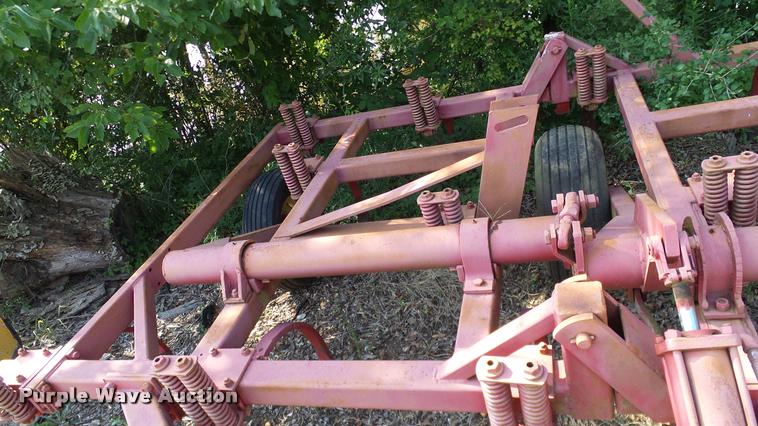 image for item DA6822 Massey Ferguson chisel