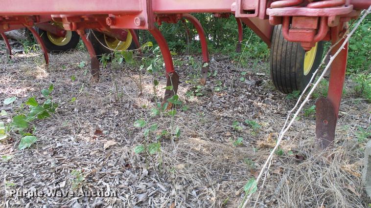 image for item DA6822 Massey Ferguson chisel