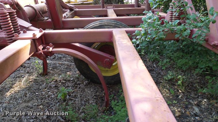 image for item DA6822 Massey Ferguson chisel