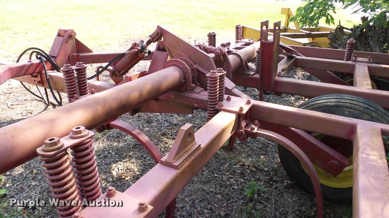 image for item DA6822 Massey Ferguson chisel