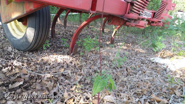 image for item DA6824 Massey Ferguson chisel