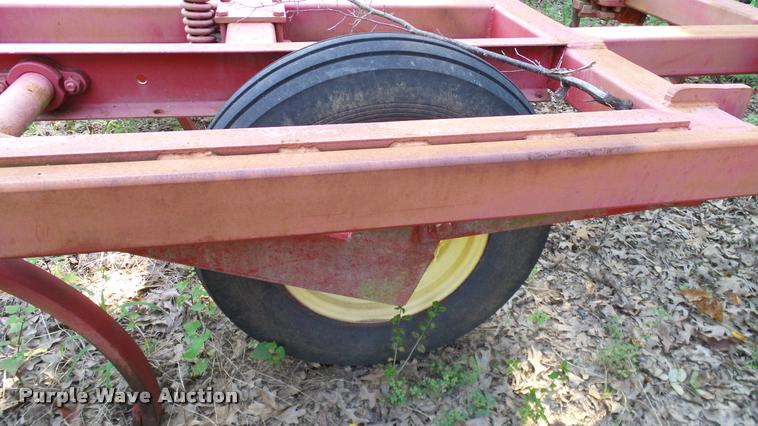 image for item DA6824 Massey Ferguson chisel