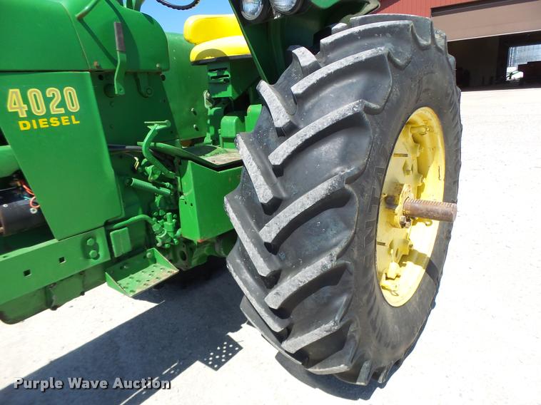 image for item DB5772 John Deere 4020 tractor