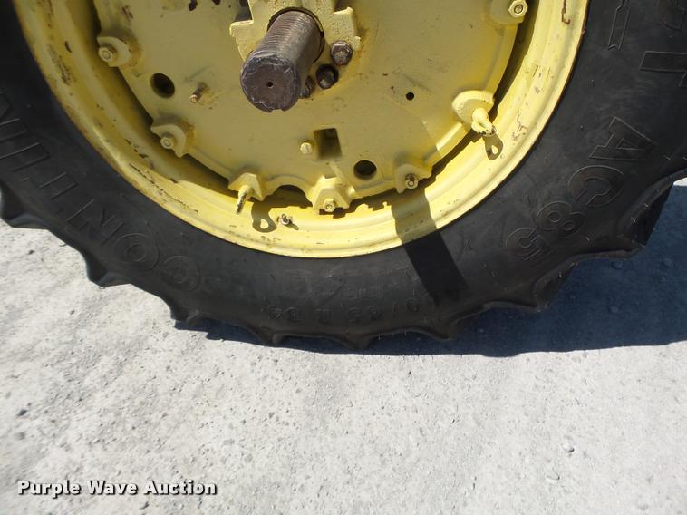 image for item DB5772 John Deere 4020 tractor