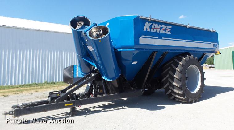 image for item DB5773 2013 Kinze 1100 grain cart