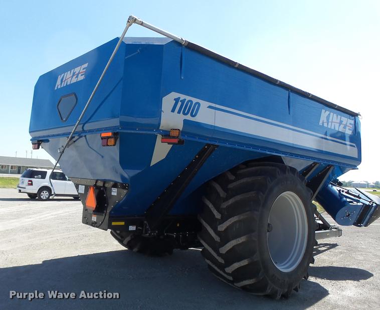 image for item DB5773 2013 Kinze 1100 grain cart