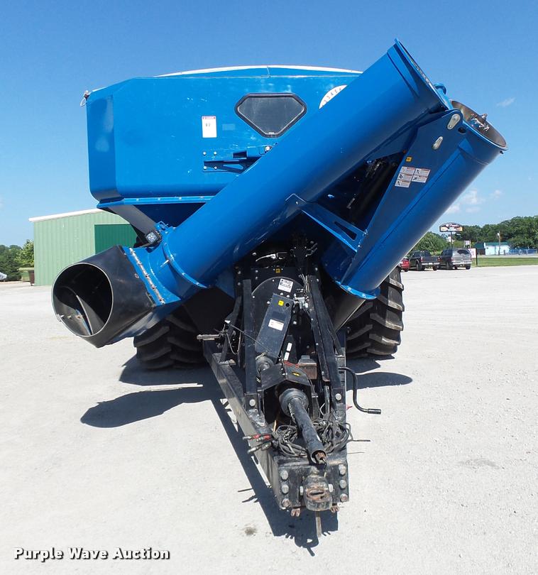 image for item DB5773 2013 Kinze 1100 grain cart