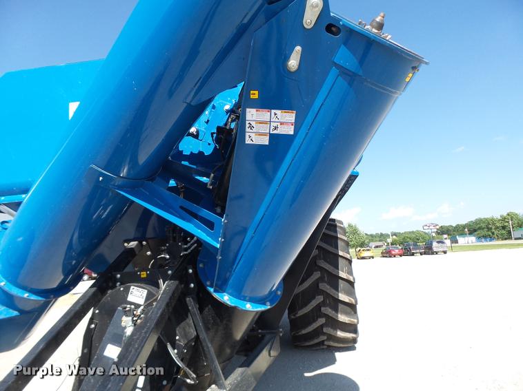 image for item DB5773 2013 Kinze 1100 grain cart