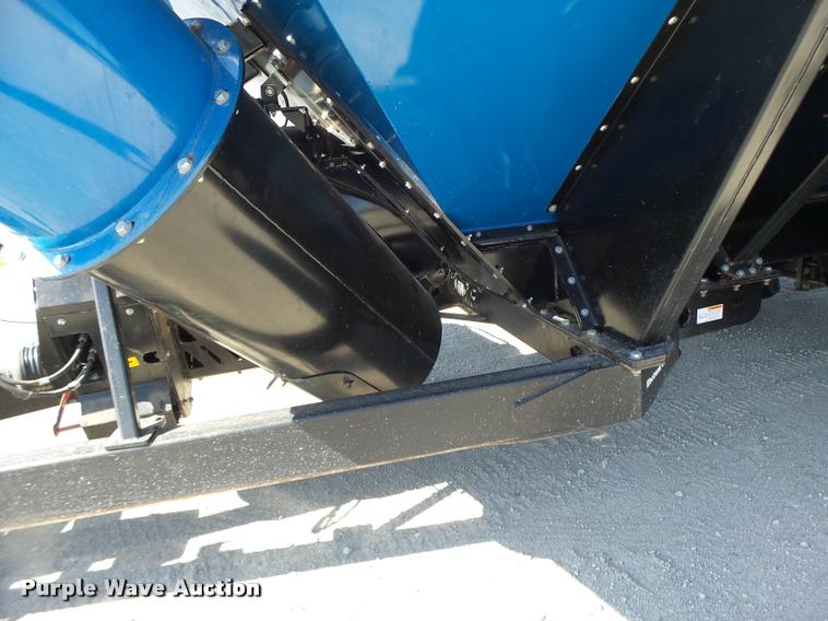 image for item DB5773 2013 Kinze 1100 grain cart