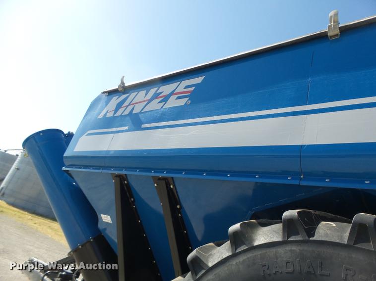 image for item DB5773 2013 Kinze 1100 grain cart