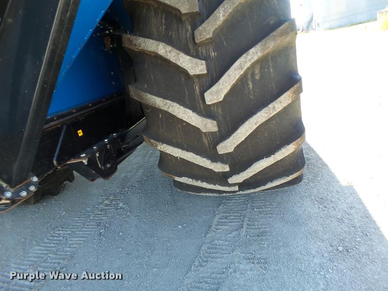 image for item DB5773 2013 Kinze 1100 grain cart