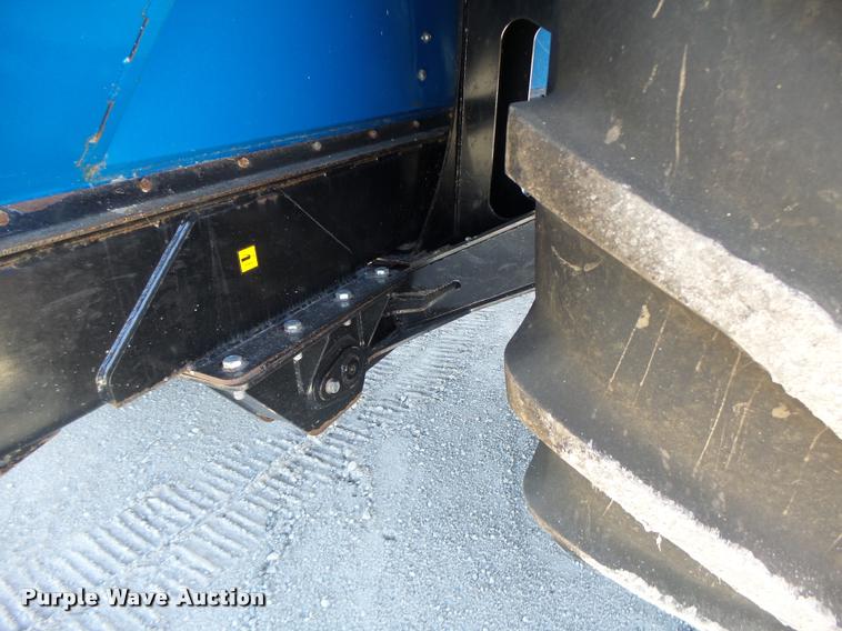 image for item DB5773 2013 Kinze 1100 grain cart