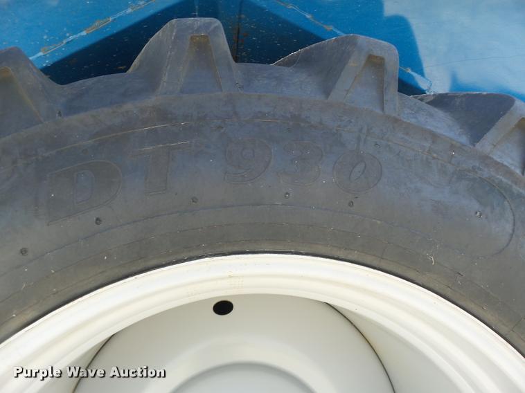 image for item DB5773 2013 Kinze 1100 grain cart