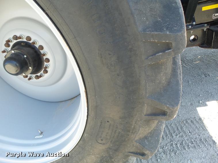 image for item DB5773 2013 Kinze 1100 grain cart