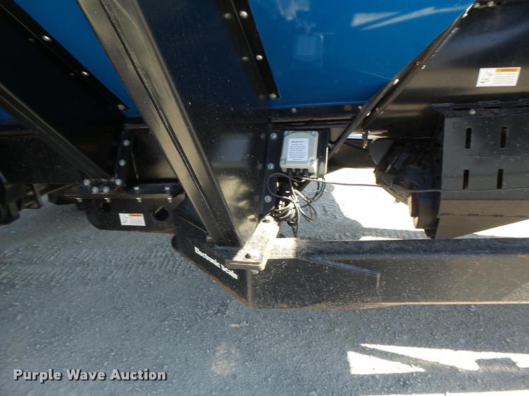 image for item DB5773 2013 Kinze 1100 grain cart