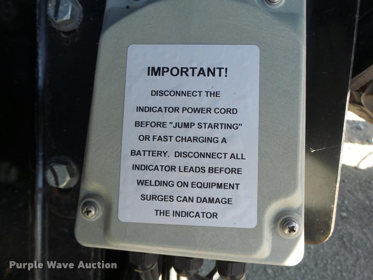 image for item DB5773 2013 Kinze 1100 grain cart