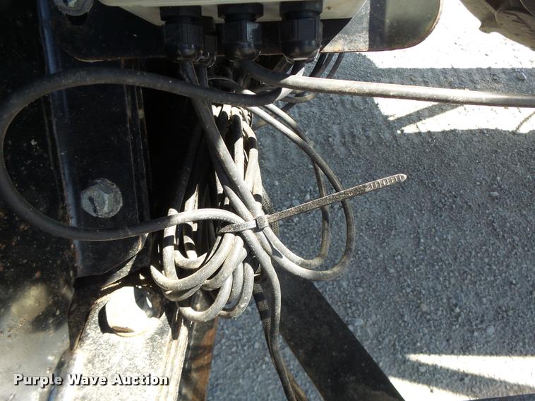 image for item DB5773 2013 Kinze 1100 grain cart