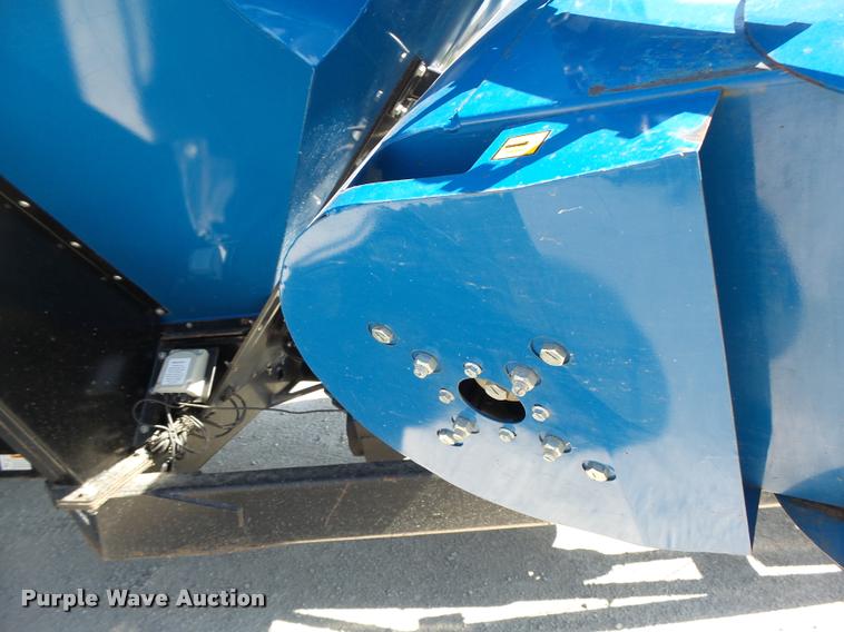 image for item DB5773 2013 Kinze 1100 grain cart