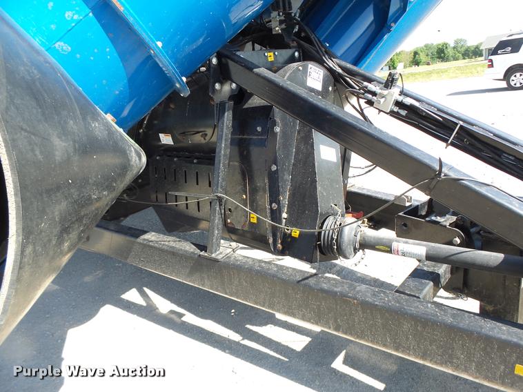 image for item DB5773 2013 Kinze 1100 grain cart