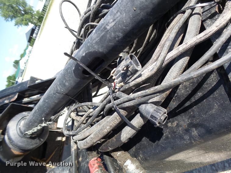 image for item DB5773 2013 Kinze 1100 grain cart