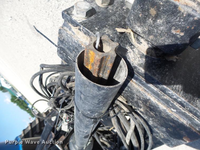 image for item DB5773 2013 Kinze 1100 grain cart