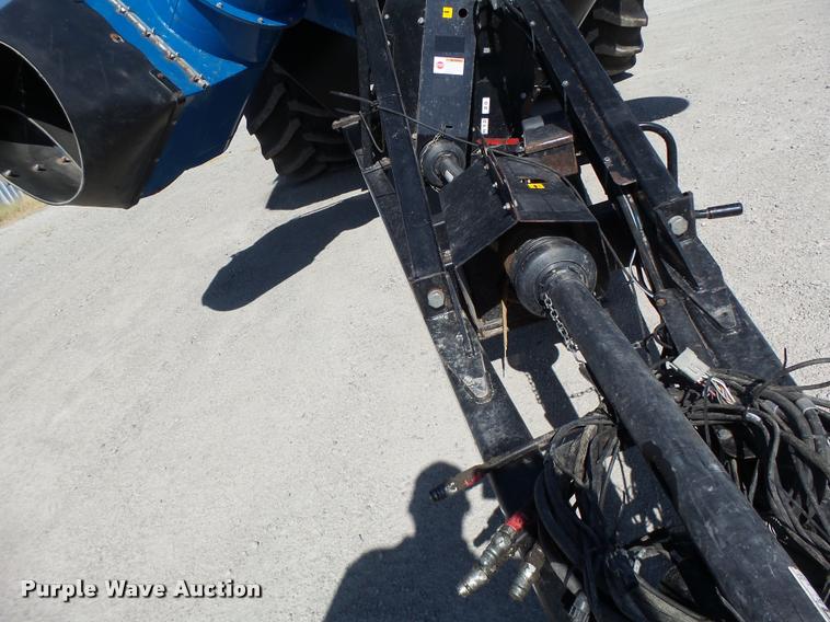 image for item DB5773 2013 Kinze 1100 grain cart