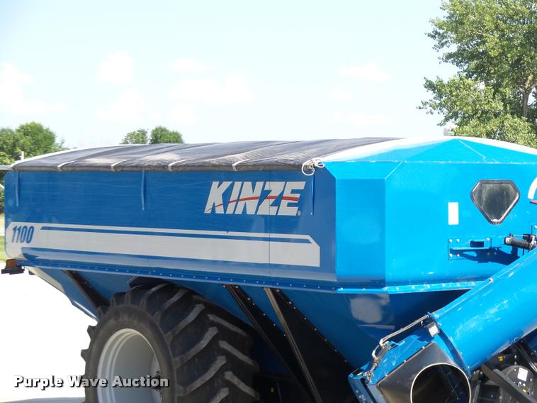 image for item DB5773 2013 Kinze 1100 grain cart