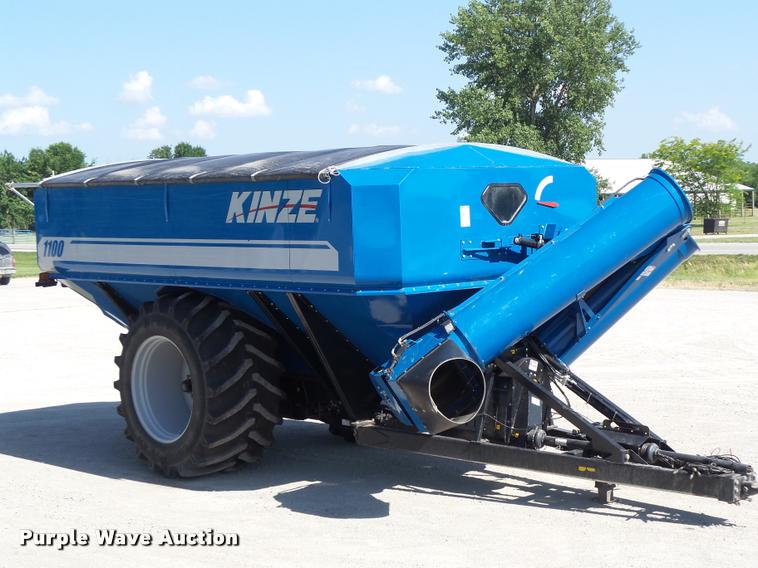 image for item DB5773 2013 Kinze 1100 grain cart