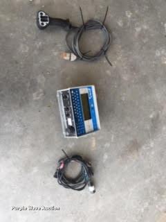 image for item DB5773 2013 Kinze 1100 grain cart