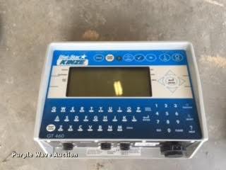 image for item DB5773 2013 Kinze 1100 grain cart