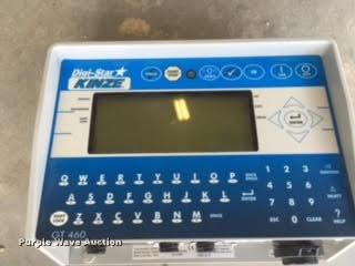 image for item DB5773 2013 Kinze 1100 grain cart