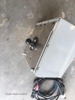 image for item DB5773 2013 Kinze 1100 grain cart