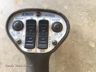 image for item DB5773 2013 Kinze 1100 grain cart