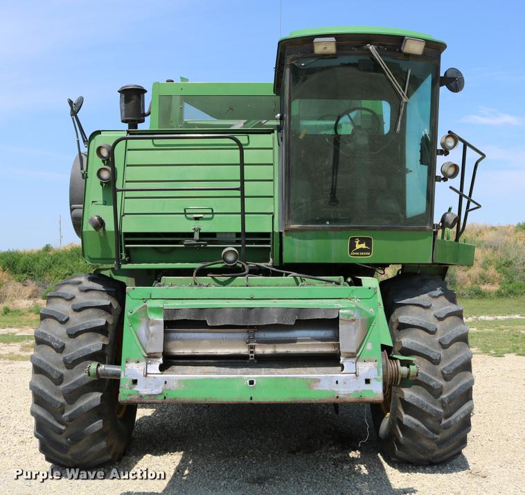 image for item DB9385 1986 John Deere 7720 combine