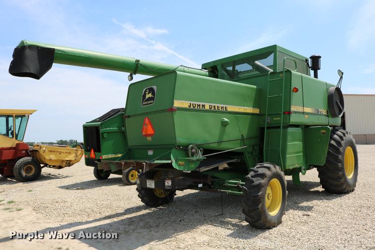 image for item DB9385 1986 John Deere 7720 combine
