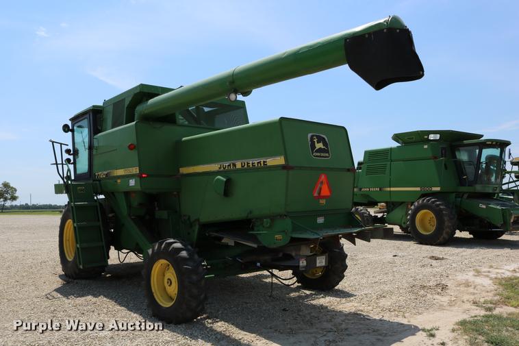 image for item DB9385 1986 John Deere 7720 combine